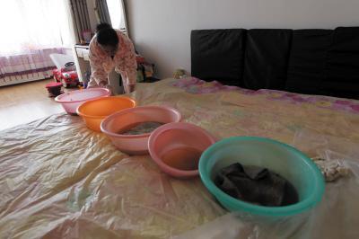 紫阳楼上漏水，住户失联，小区没物管，业主维权难！律师来支招……